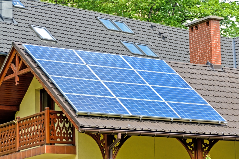 chauffagiste-LEVENS-min_solar-panels-1477987